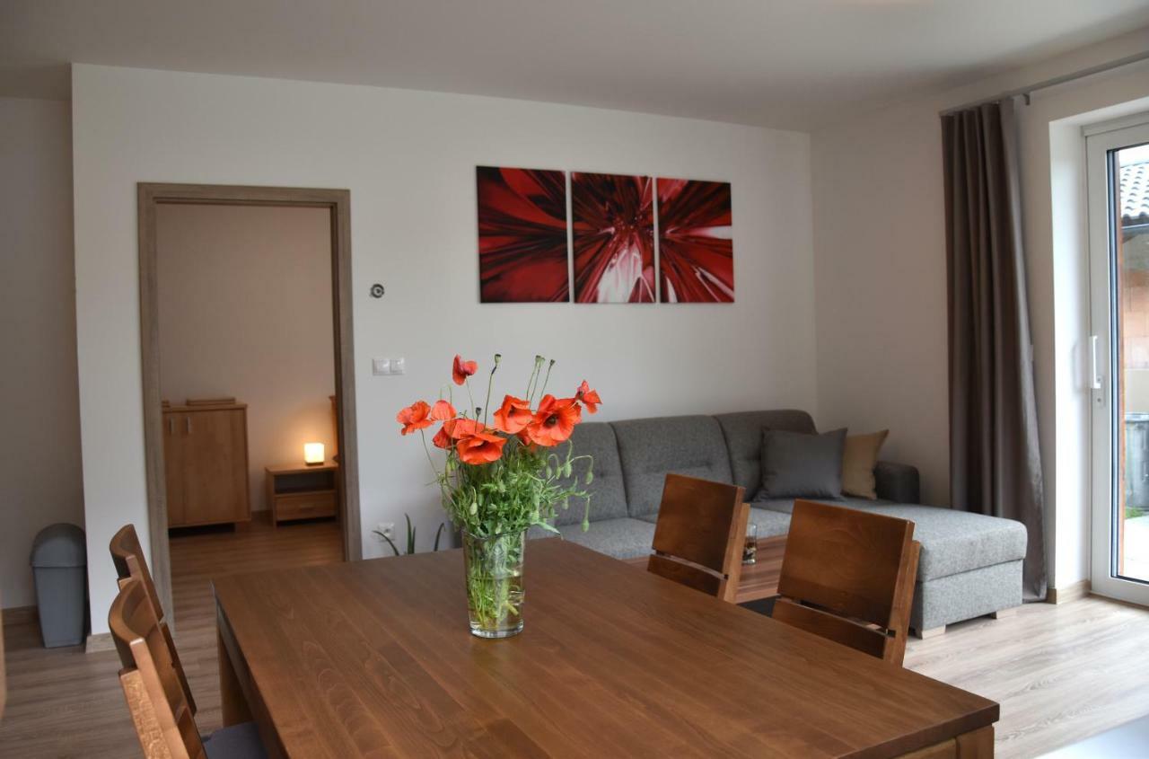 Apartament Elemir Bešeňová Zewnętrze zdjęcie