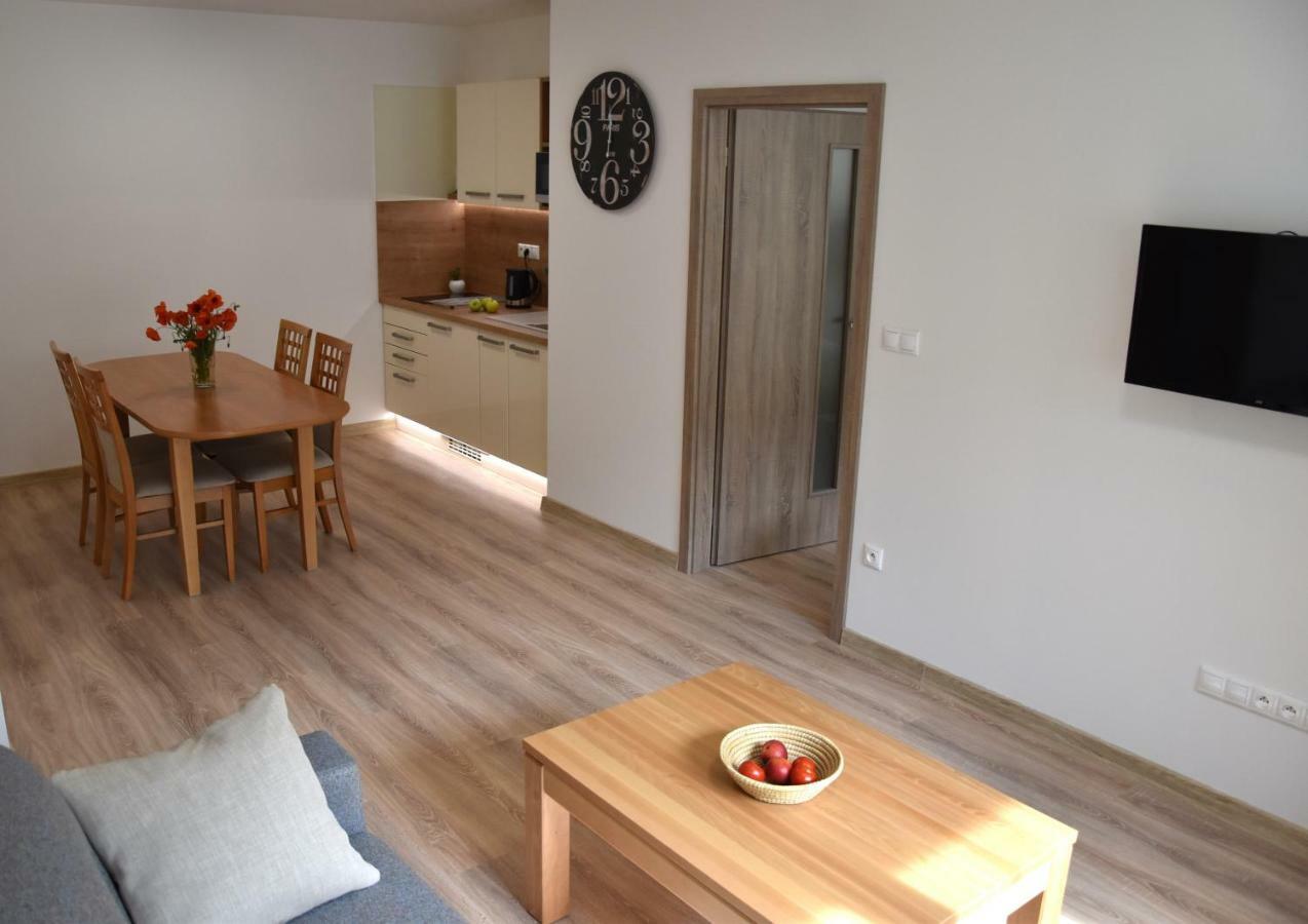Apartament Elemir Bešeňová Zewnętrze zdjęcie