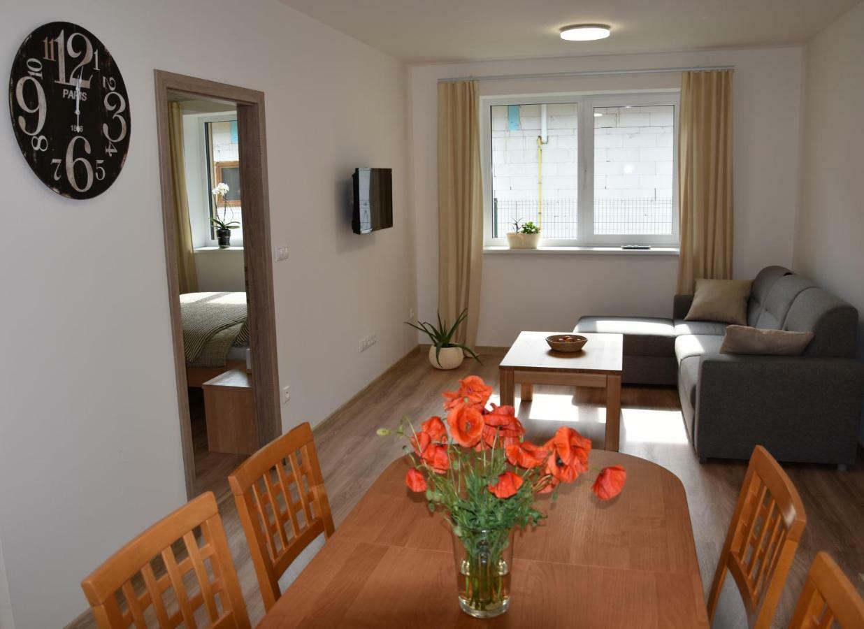 Apartament Elemir Bešeňová Zewnętrze zdjęcie